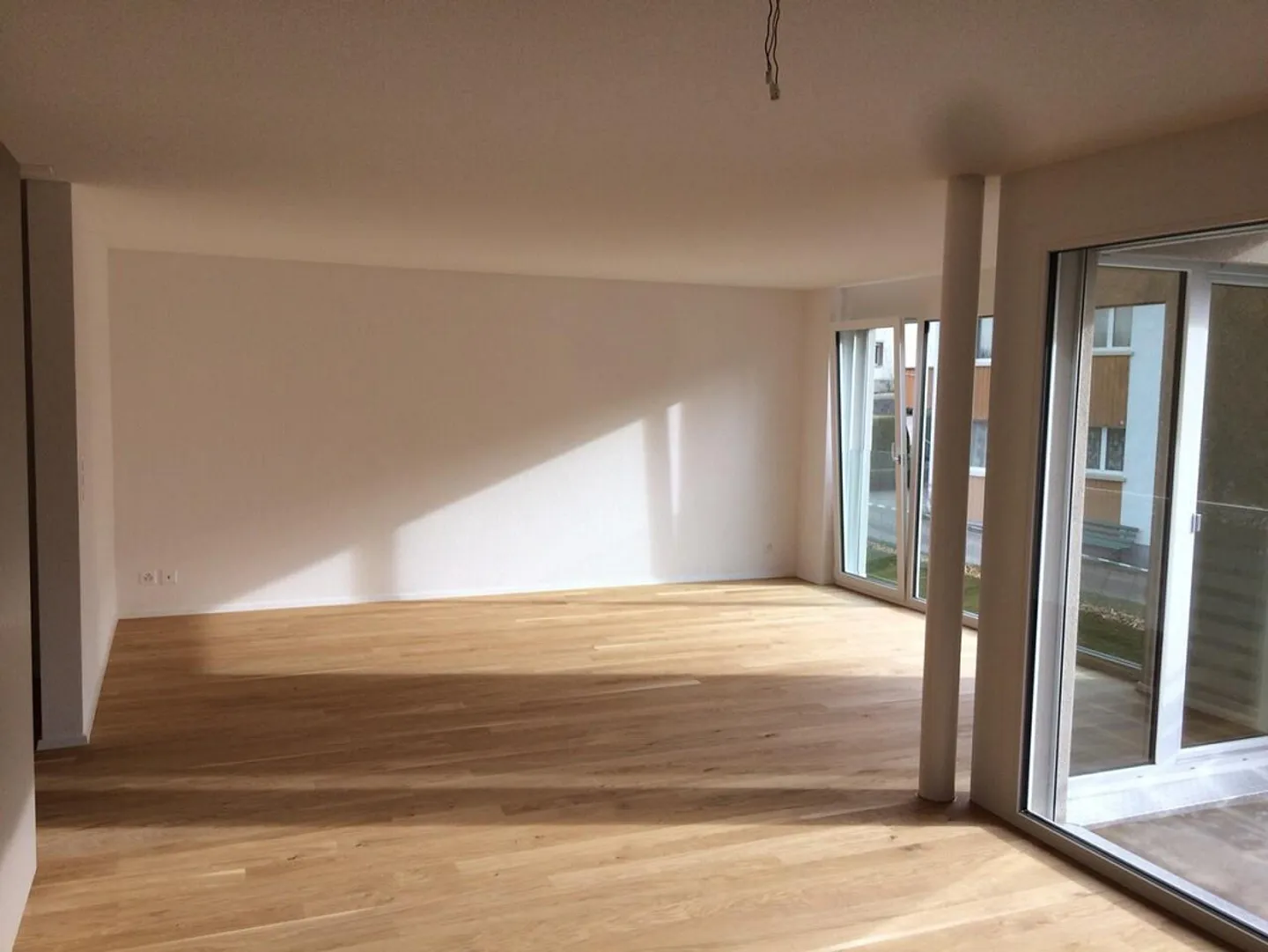 Appartement moderne de 4,5 pièces dans la verdure ! - Photo 4 sur 10