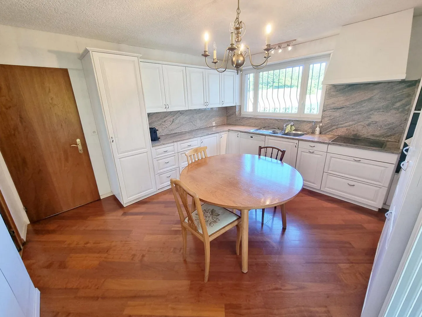 8.5-Room Country House Villa in the Best View Location with Large Garden - Photo 4 of 10