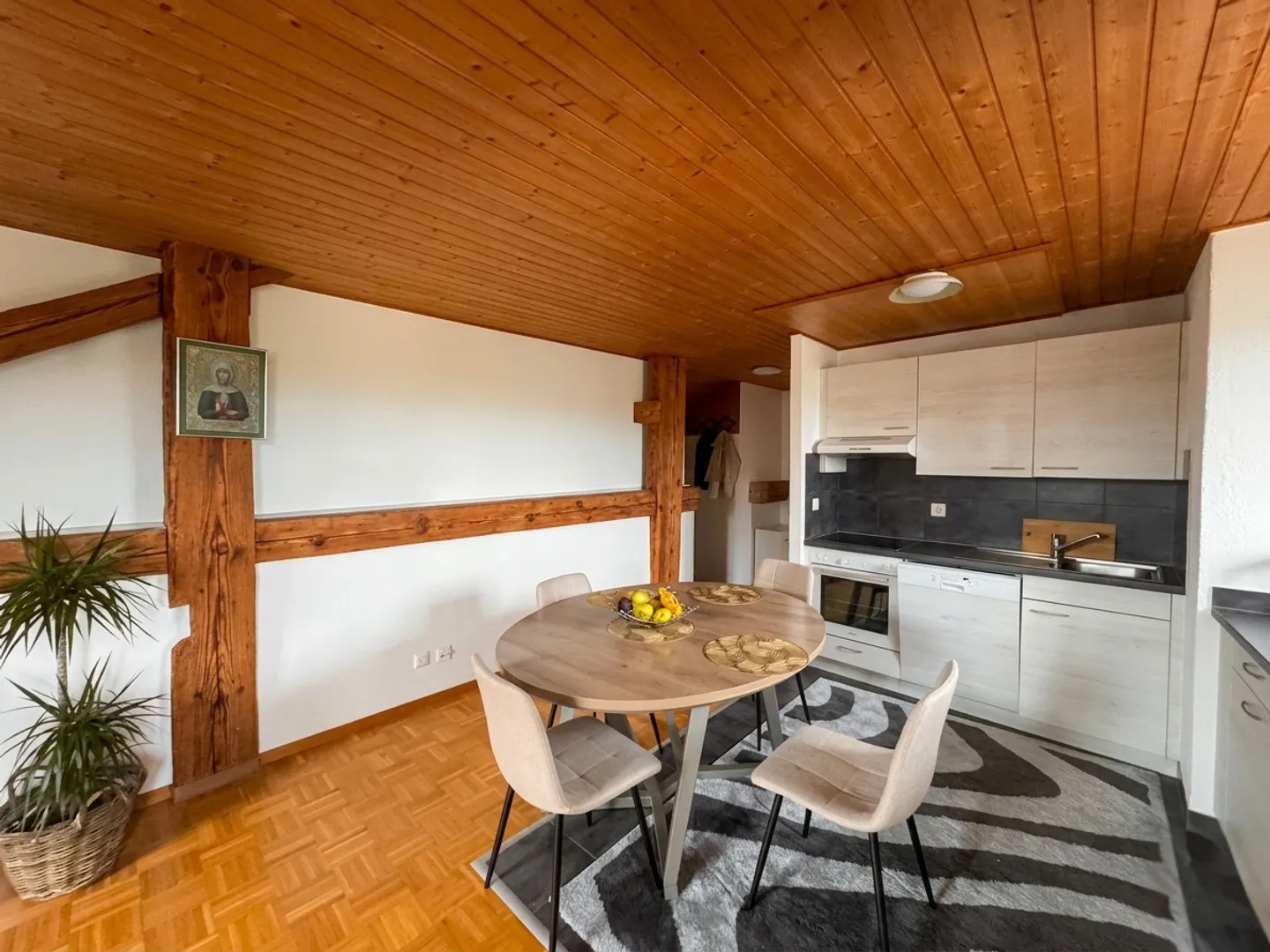 Appartamento 2.5 stanze mansardato - Investimento locativo sicuro | Centro città di Romont - Foto 3 di 7
