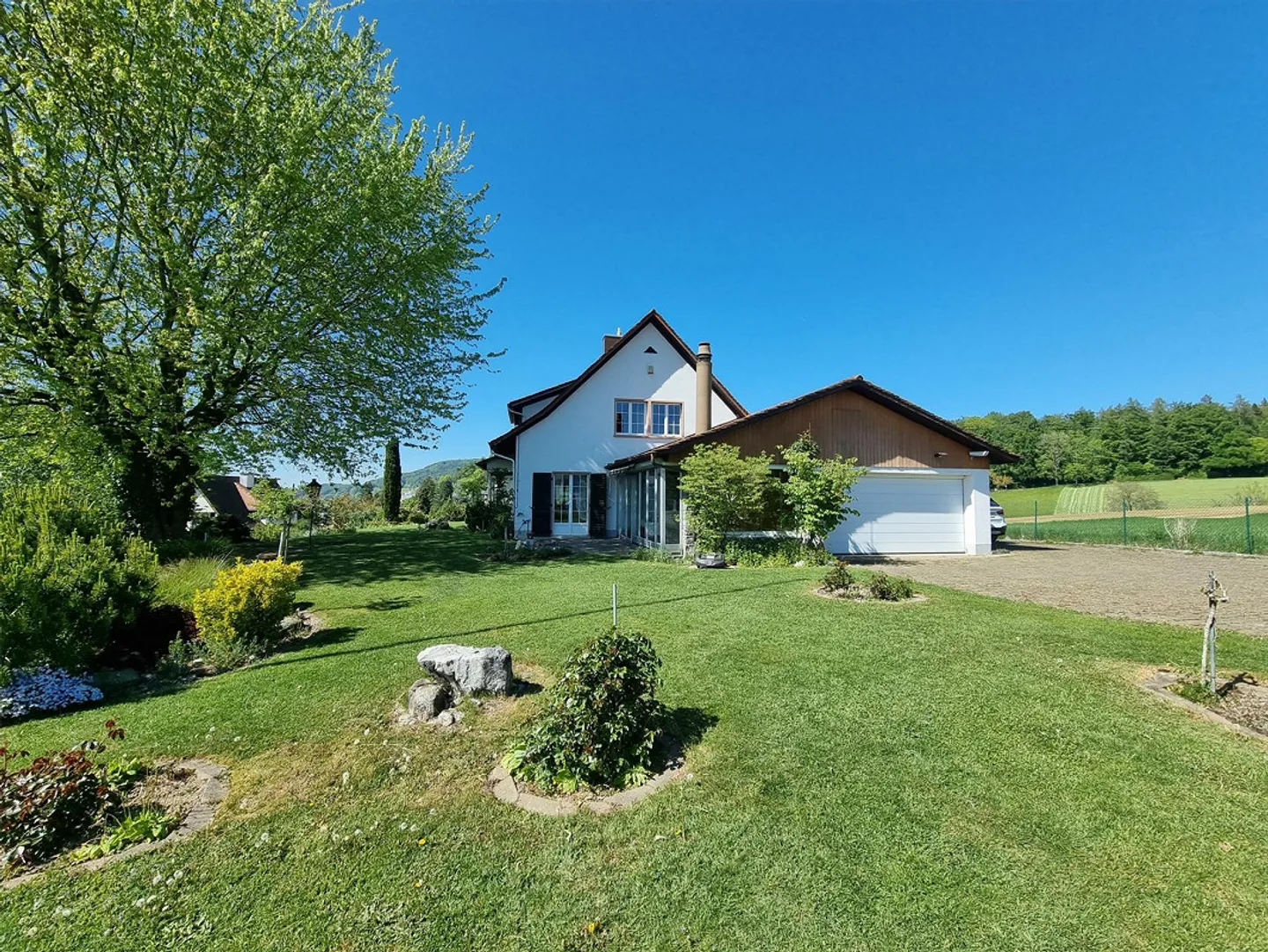 8.5-Room Country House Villa in the Best View Location with Large Garden - Photo 8 of 10