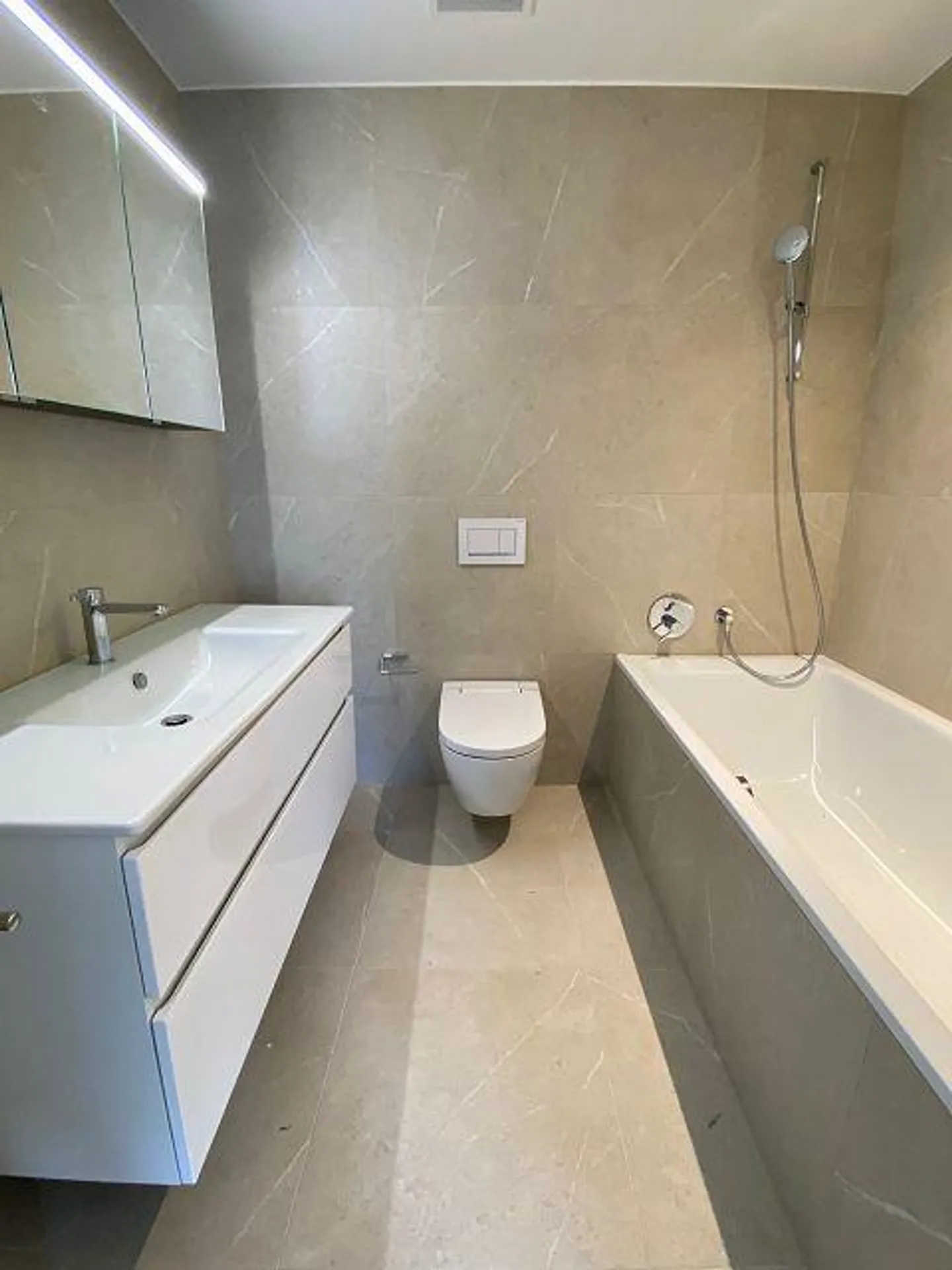 Journée Portes Ouvertes de l'Appartement Moderne de 4.5 Pièces avec Deux Balcons Spacieux - Photo 4 sur 13