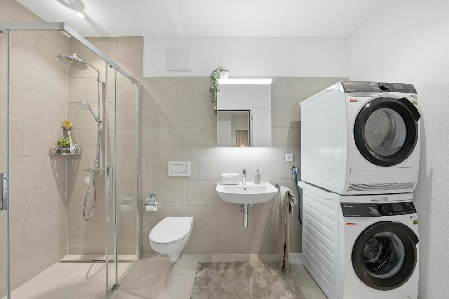 Appartamento centrale di 4,5 stanze al piano terra con grande giardino condiviso - Foto 6 di 13