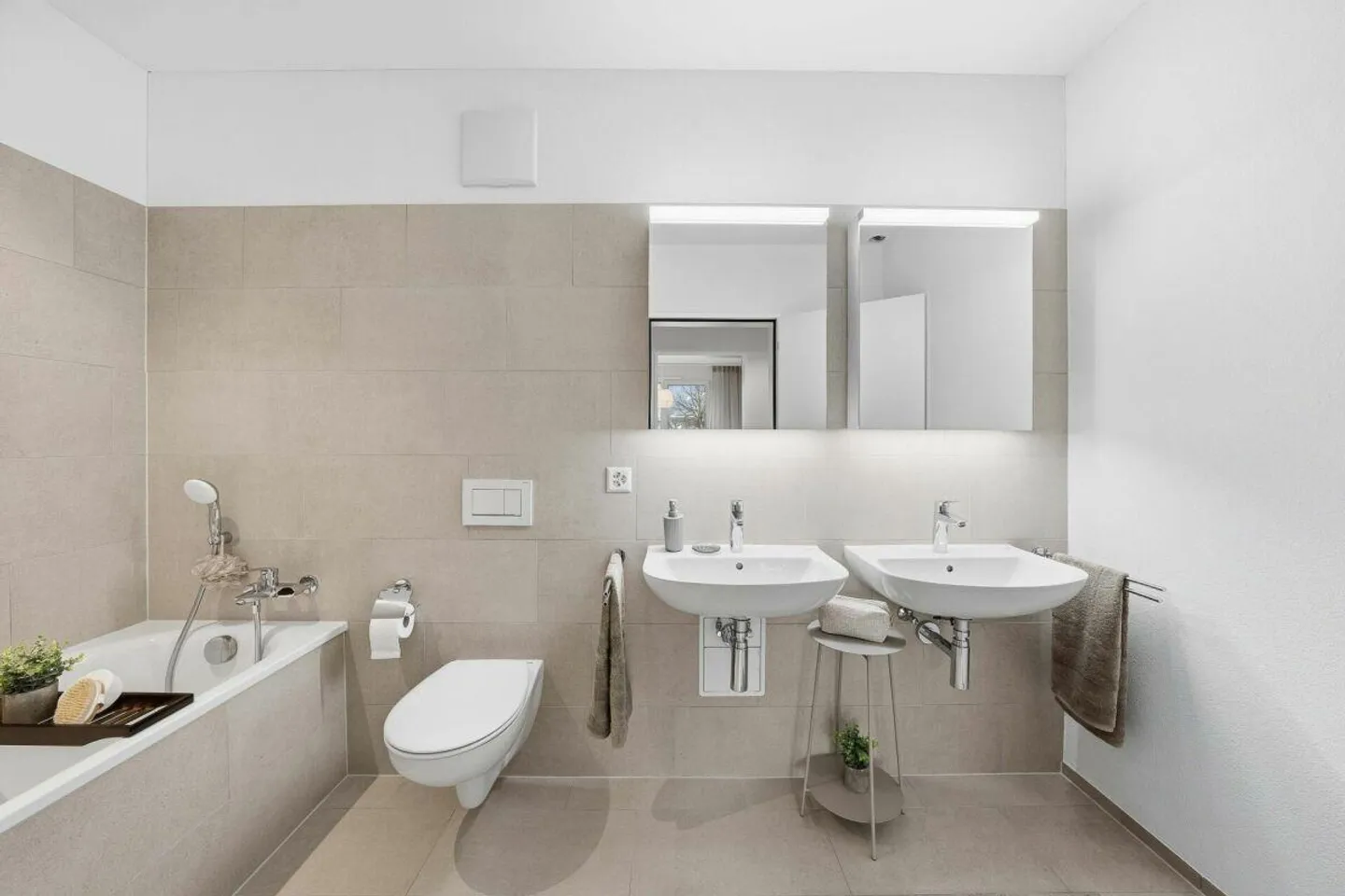 Appartamento centrale di 4,5 stanze al piano terra con grande giardino condiviso - Foto 10 di 13