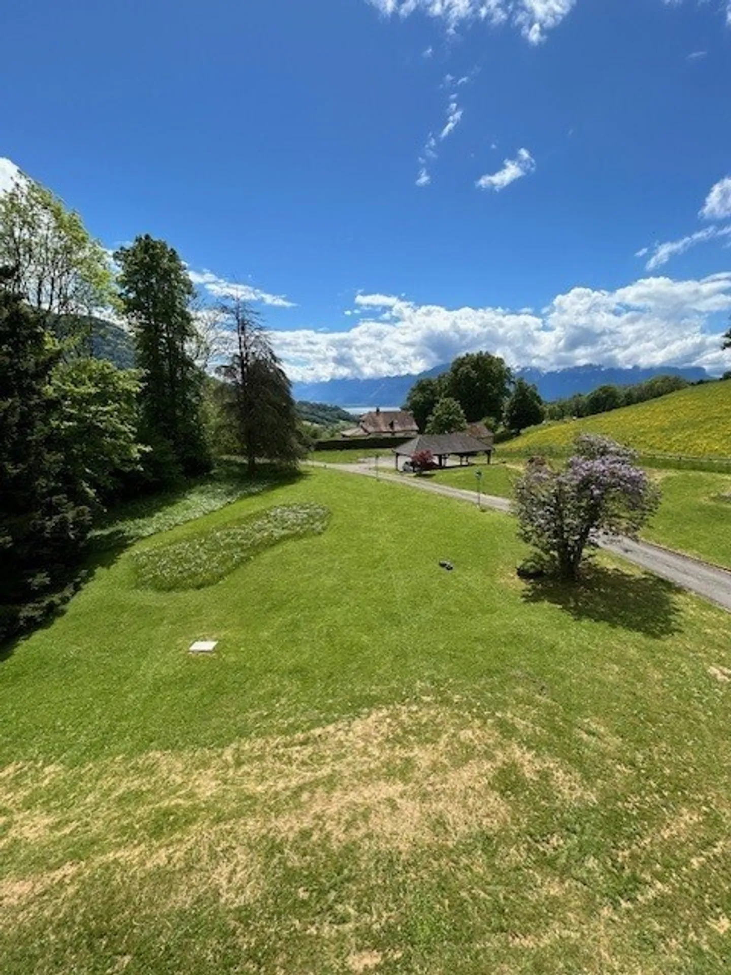 Appartement Charmant avec Vue sur le Lac - Photo 1 sur 8
