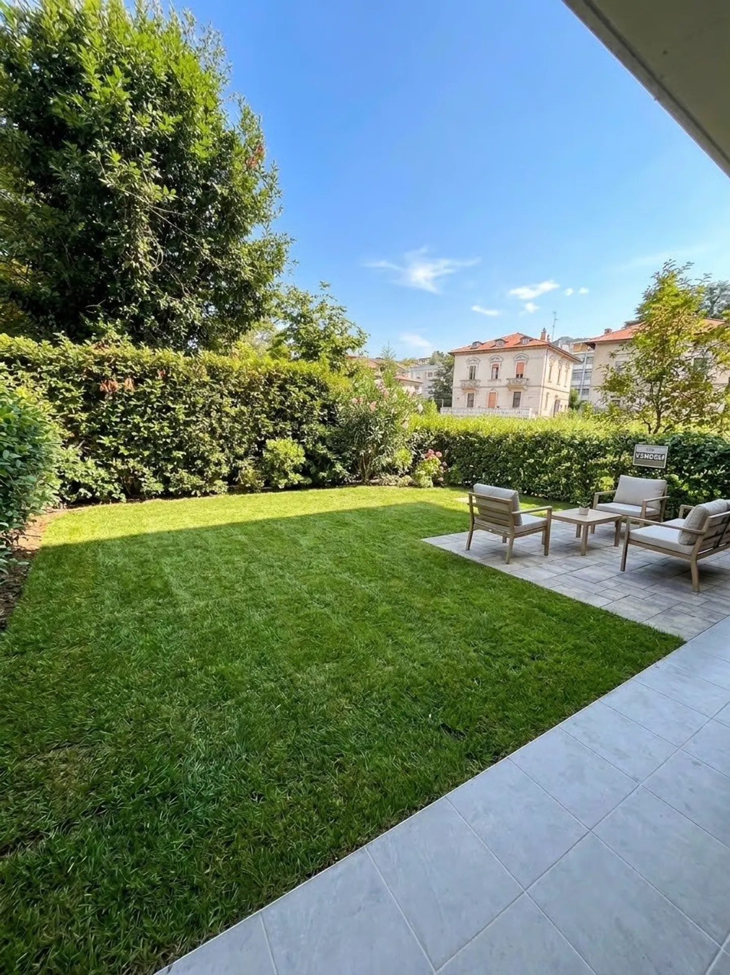 Appartamento moderno con giardino - Foto 1 di 5