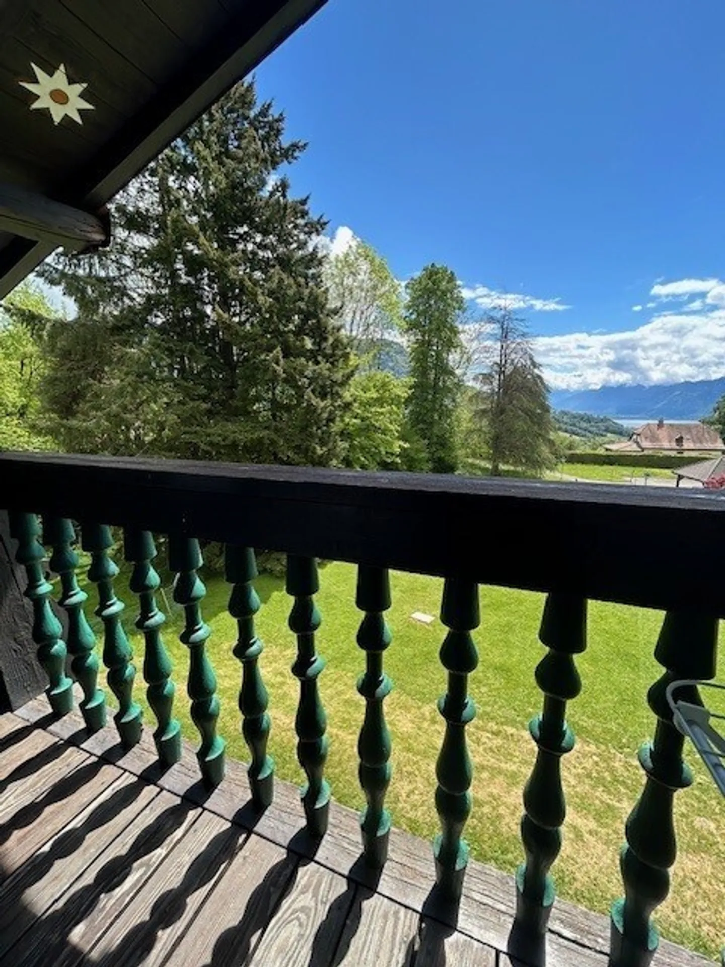 Appartement Charmant avec Vue sur le Lac - Photo 2 sur 8