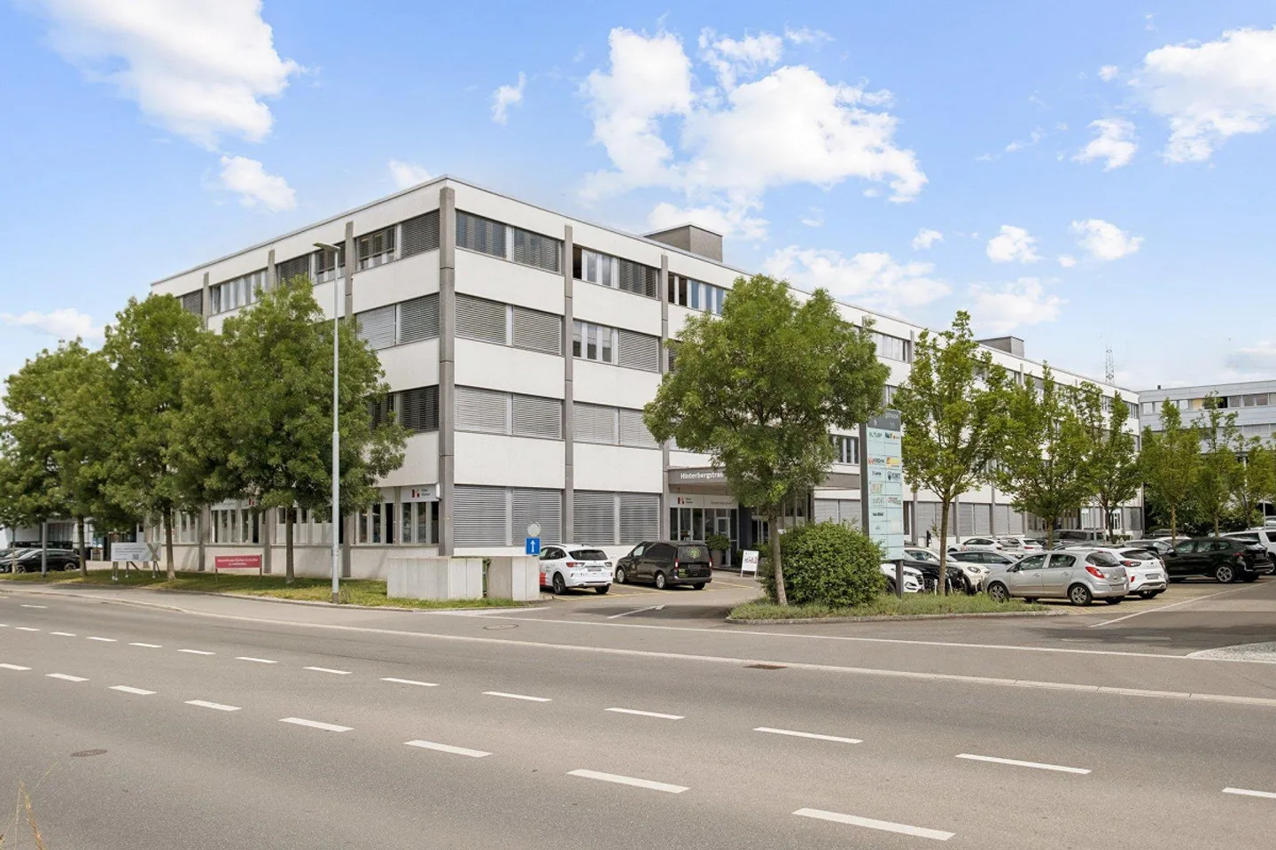878 m² Office and Commercial Space in Cham, flexibly combinable - Photo 1 of 13