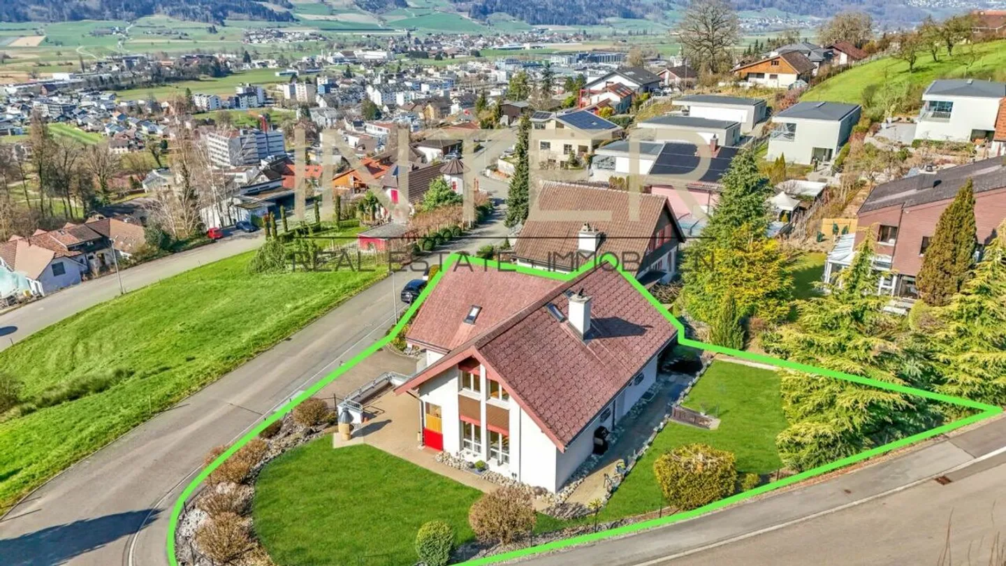 Grosszügiges Einfamilienhaus mit traumhafter Aussicht - Foto 1 von 22