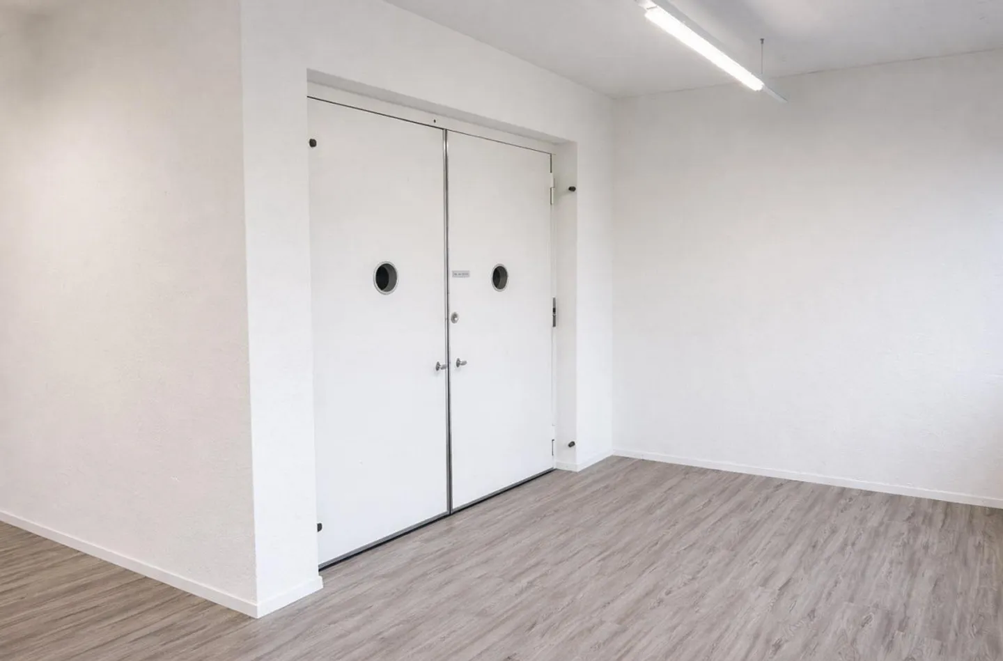 878 m² Office and Commercial Space in Cham, flexibly combinable - Photo 4 of 13