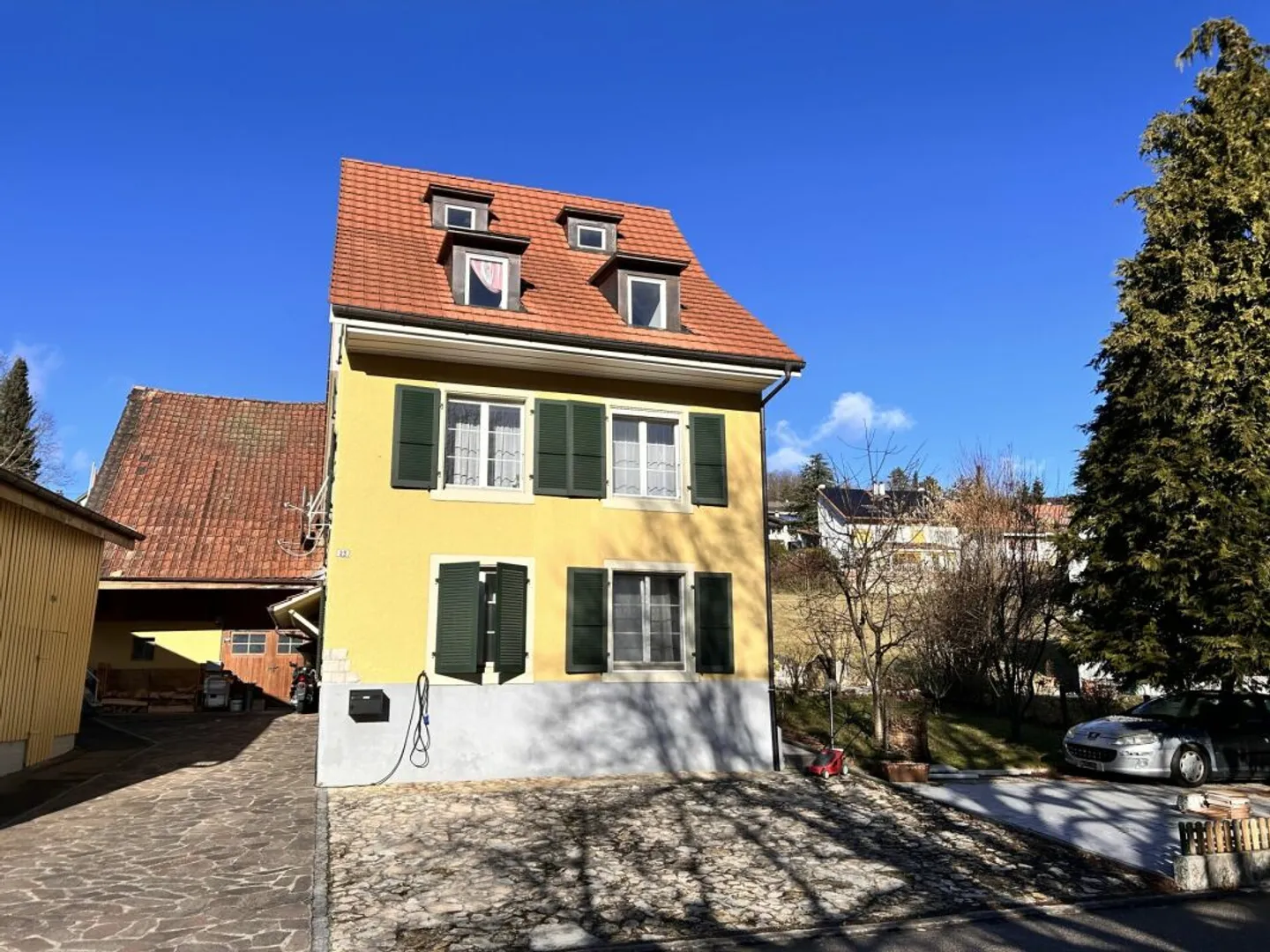 Einfamilienhaus in freier Natur mit riesigem Garten - Foto 1 von 12