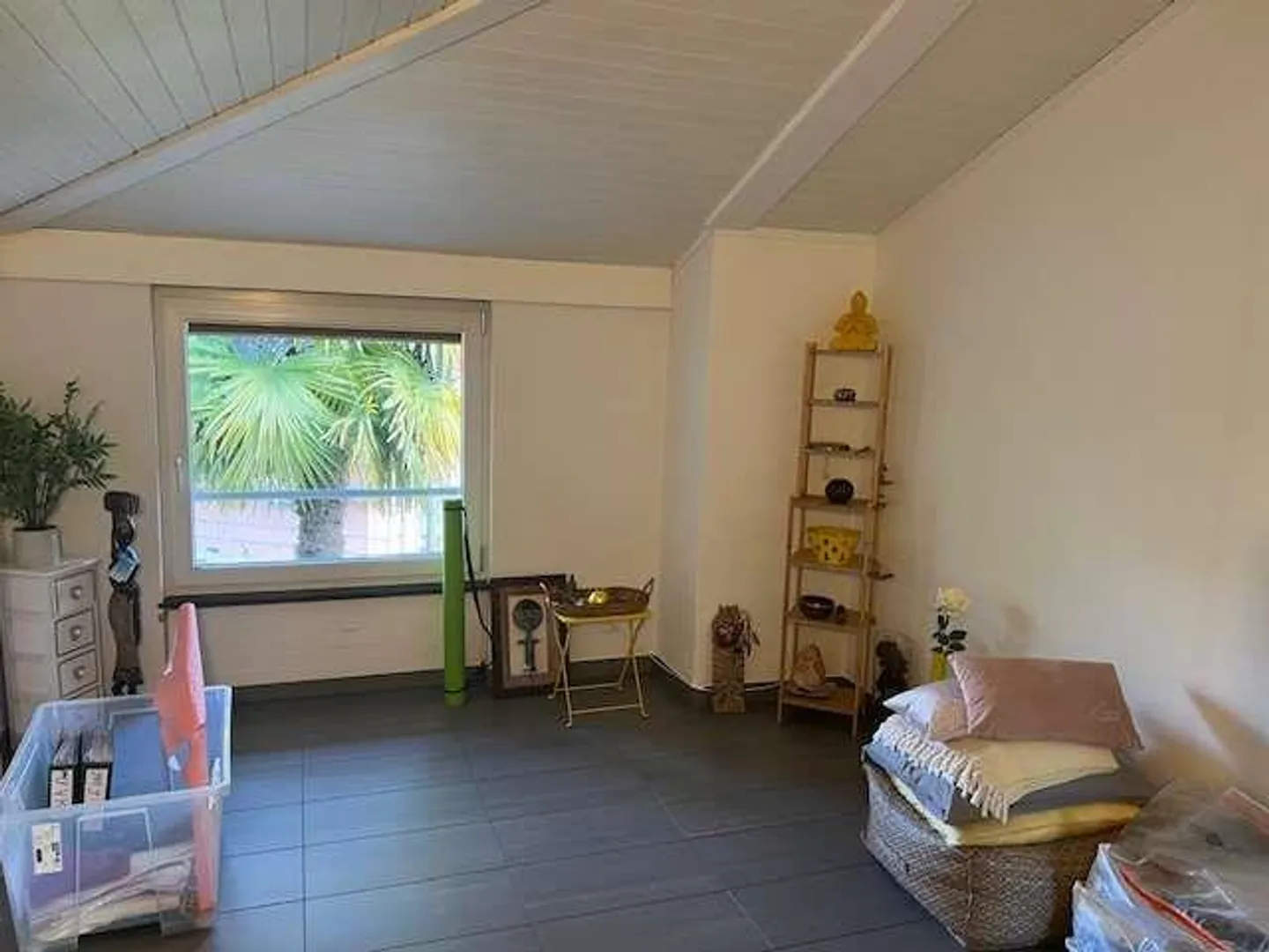 Villa au milieu de la verdure avec de grandes pièces - Photo 12 sur 13