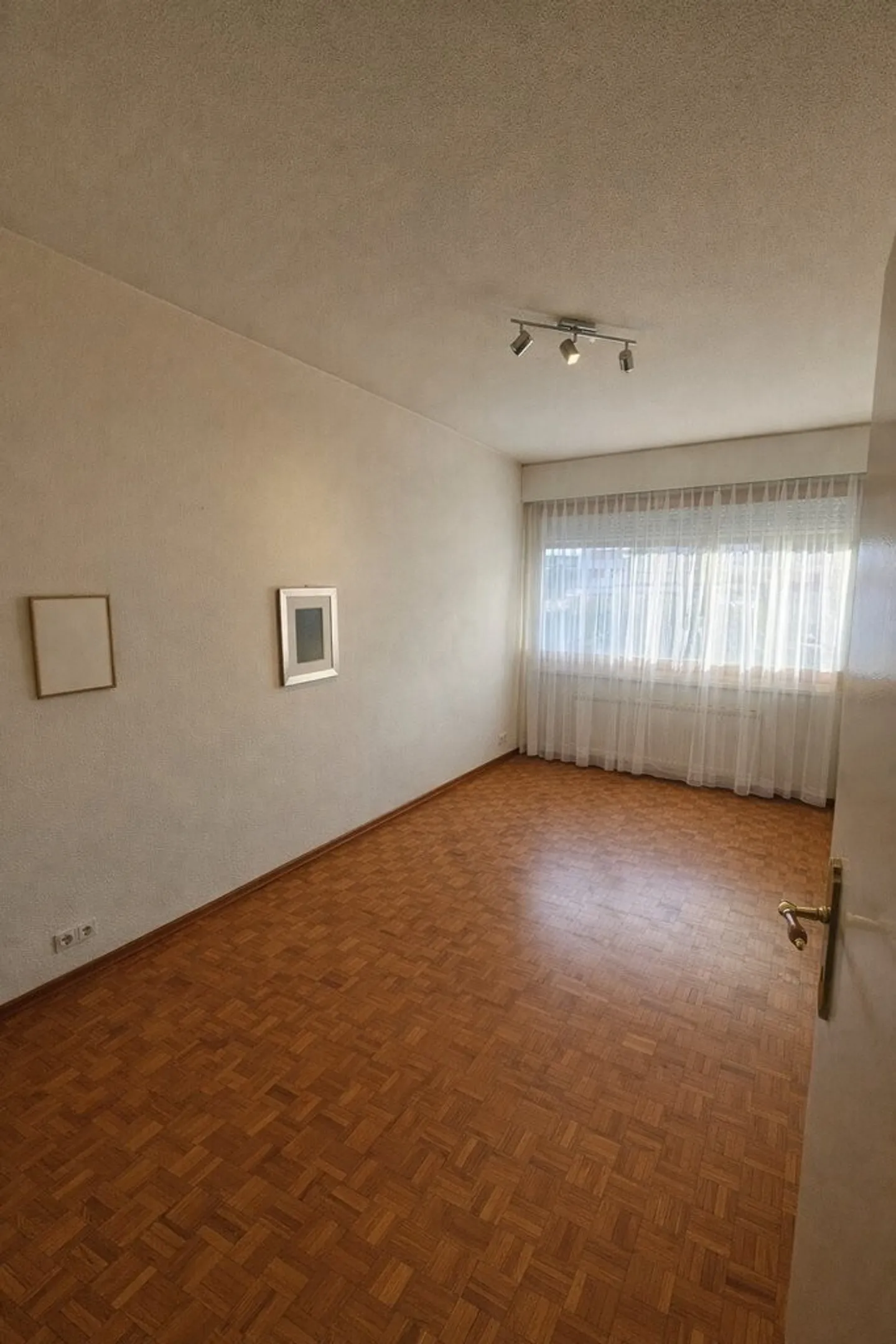 Joli appartement de 4 pièces - Photo 3 sur 6