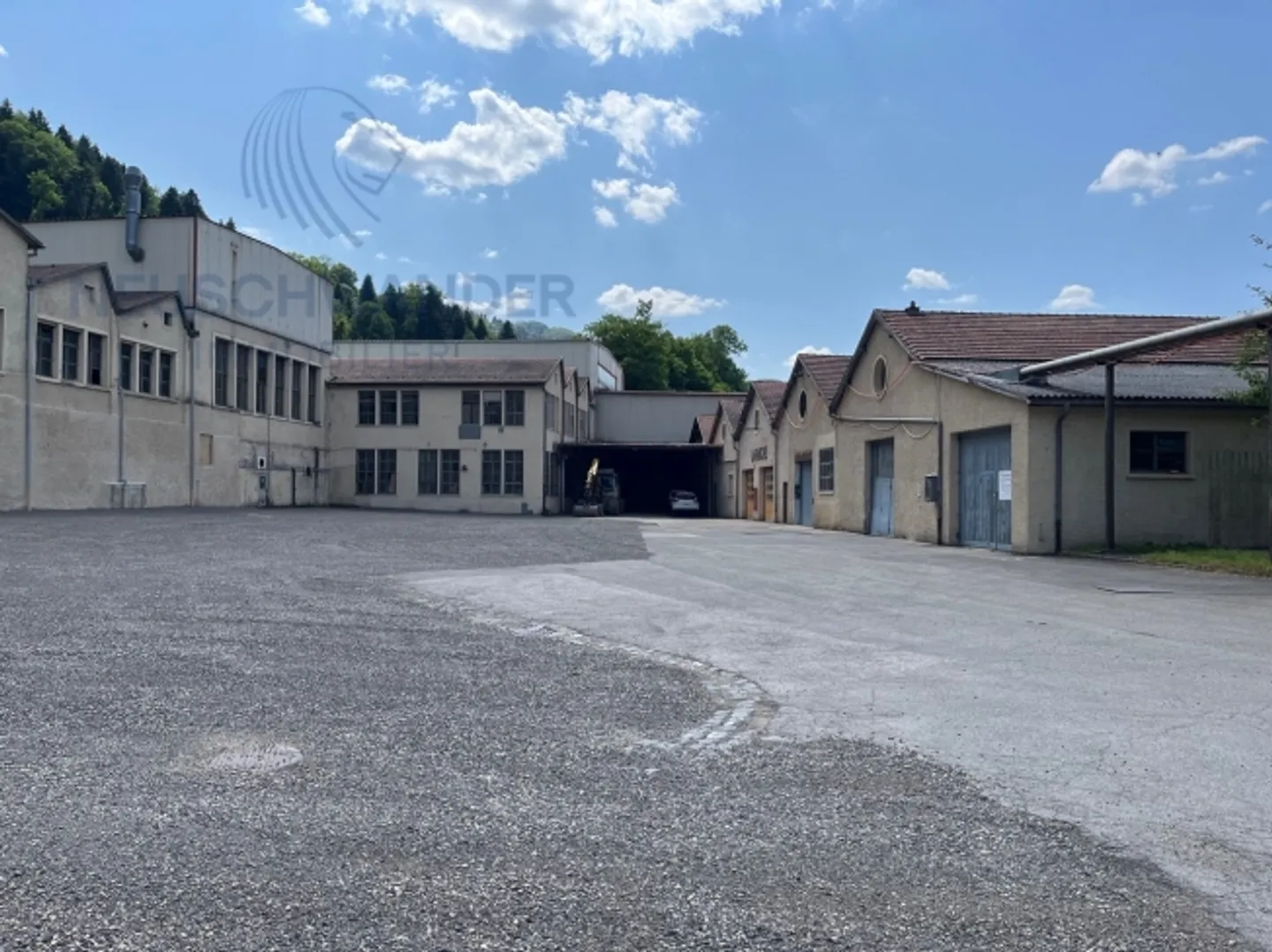 Industrial site housing leased areas with very good yield - Photo 4 of 12