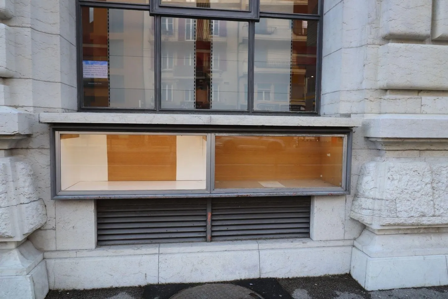 Ausstellungsvitrinen zur Miete im Stadtzentrum von Neuchâtel - Foto 3 von 4