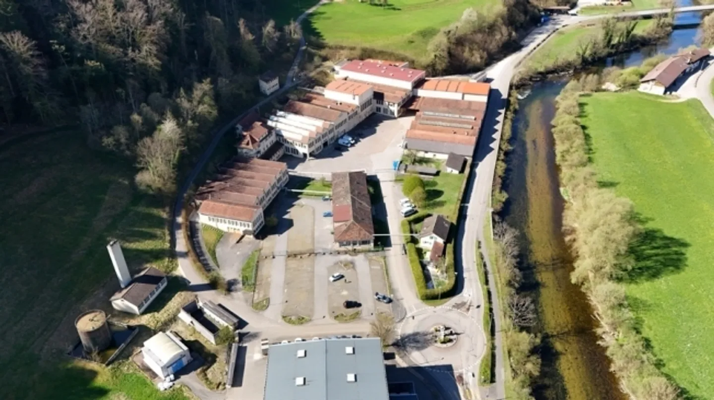 Industrial site housing leased areas with very good yield - Photo 3 of 12