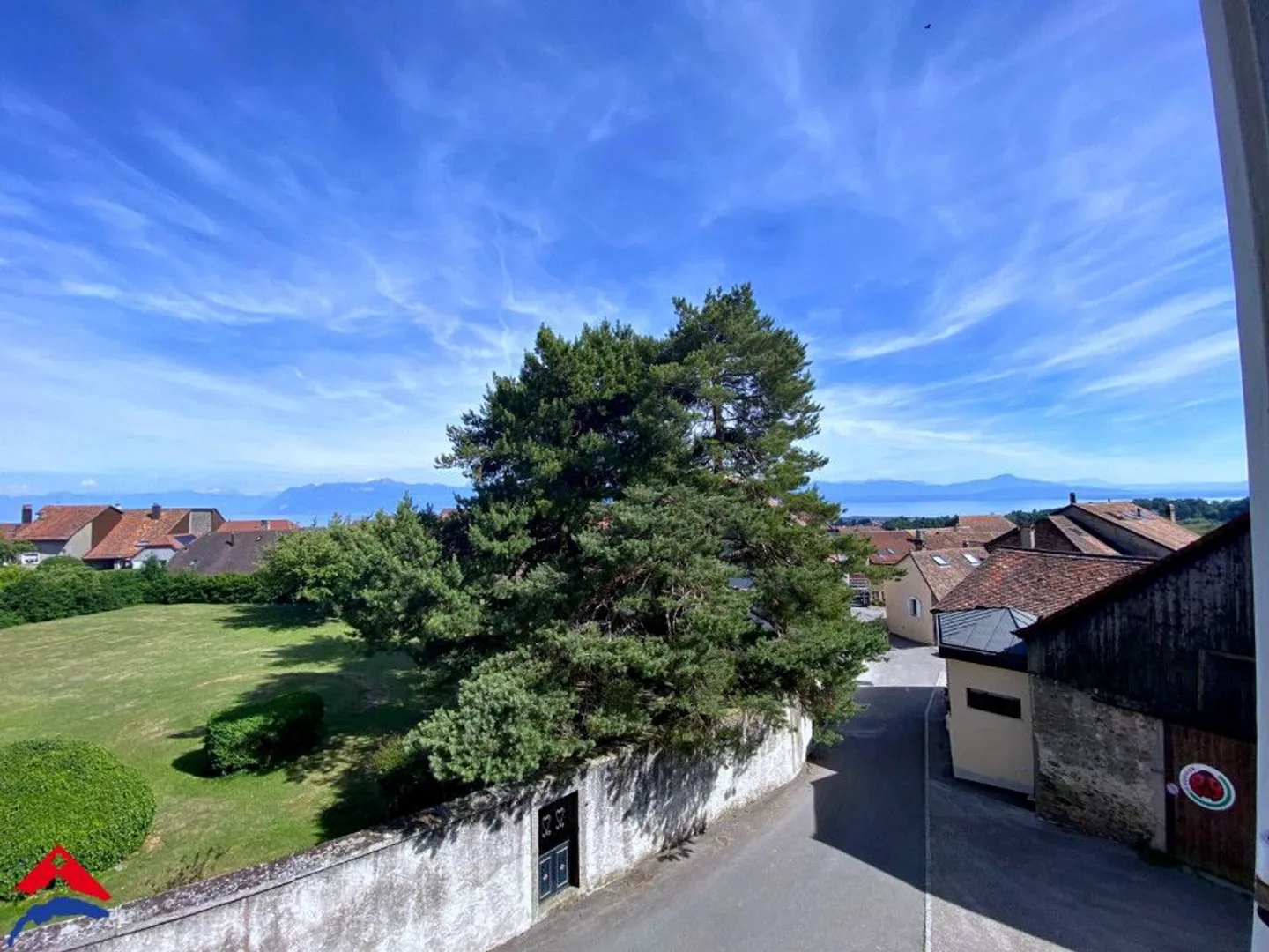 Wunderschöne 4,5 Zimmer renoviert - Ruhig - Ca. 100m2 - Foto 1 von 9