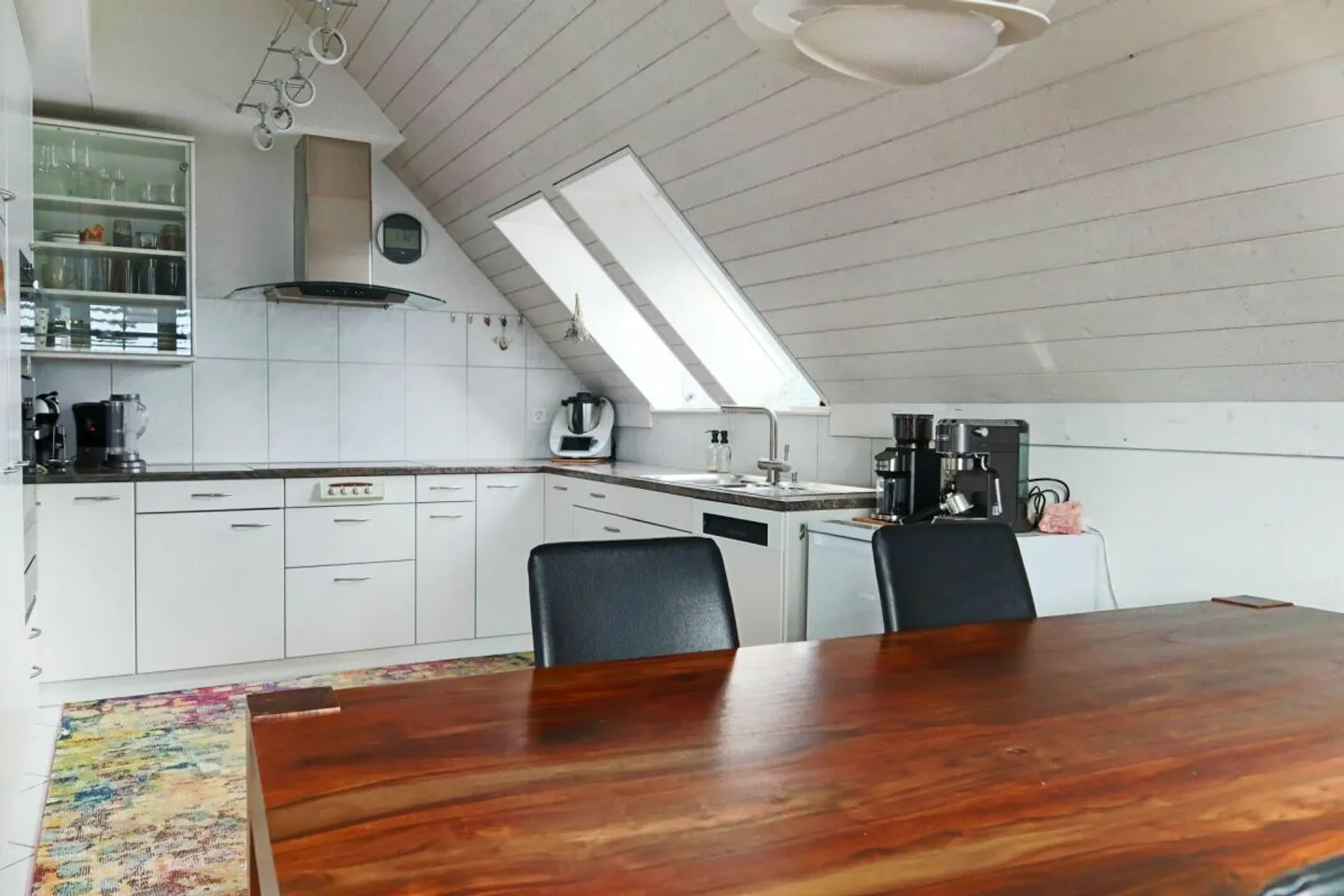 Charming Duplex Apartment - Photo 4 of 13