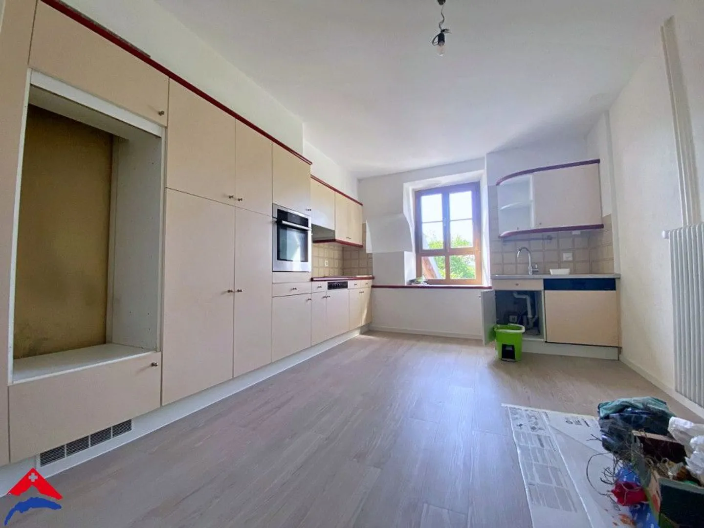 Wunderschöne 4,5 Zimmer renoviert - Ruhig - Ca. 100m2 - Foto 3 von 9