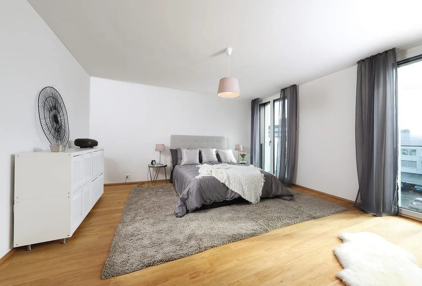 Ampio e ultramoderno appartamento di 4,5 locali in un complesso ben curato - Foto 3 di 13