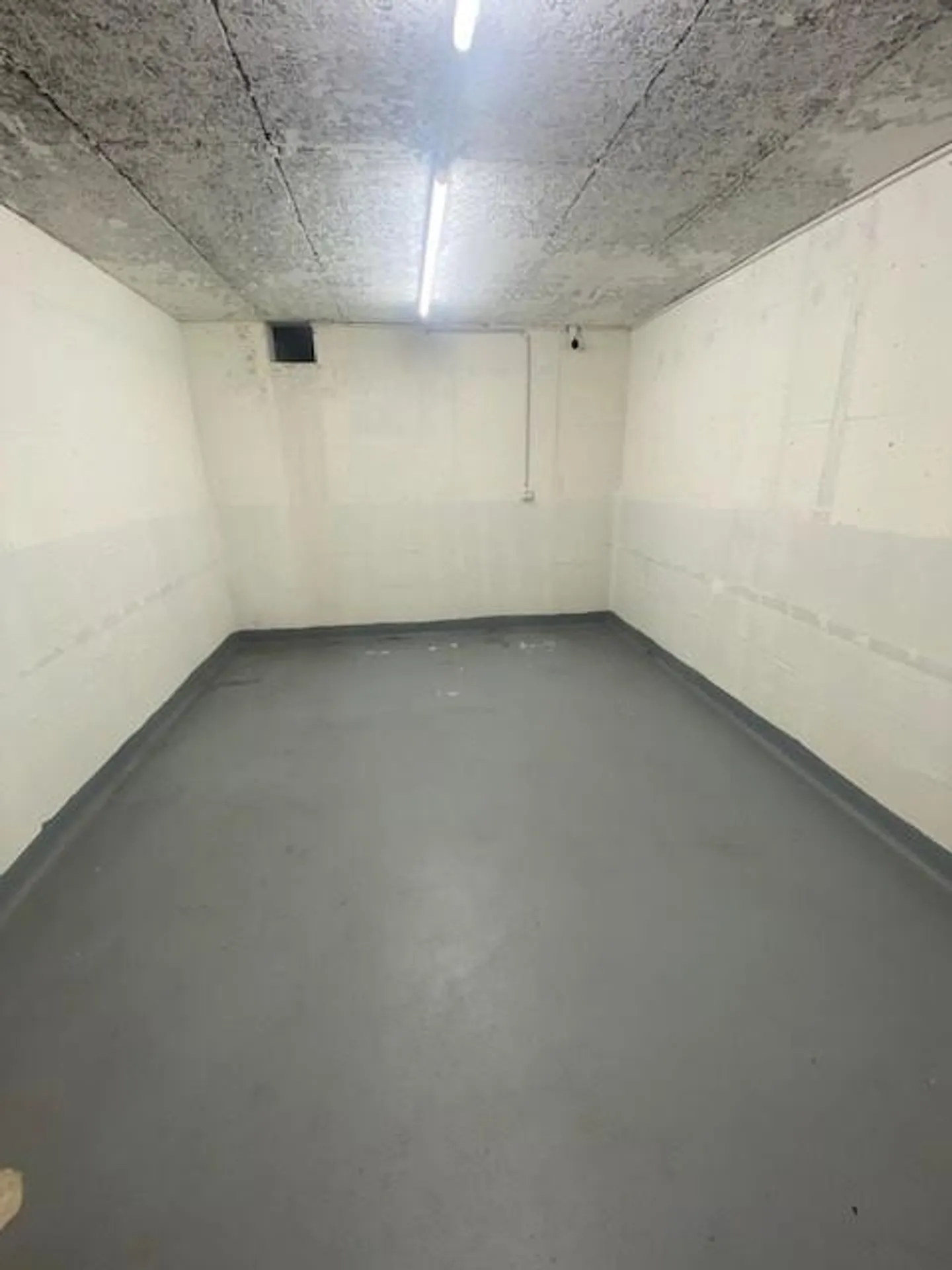 Salle de bricolage / hobby pratique à louer - Photo 1 sur 2