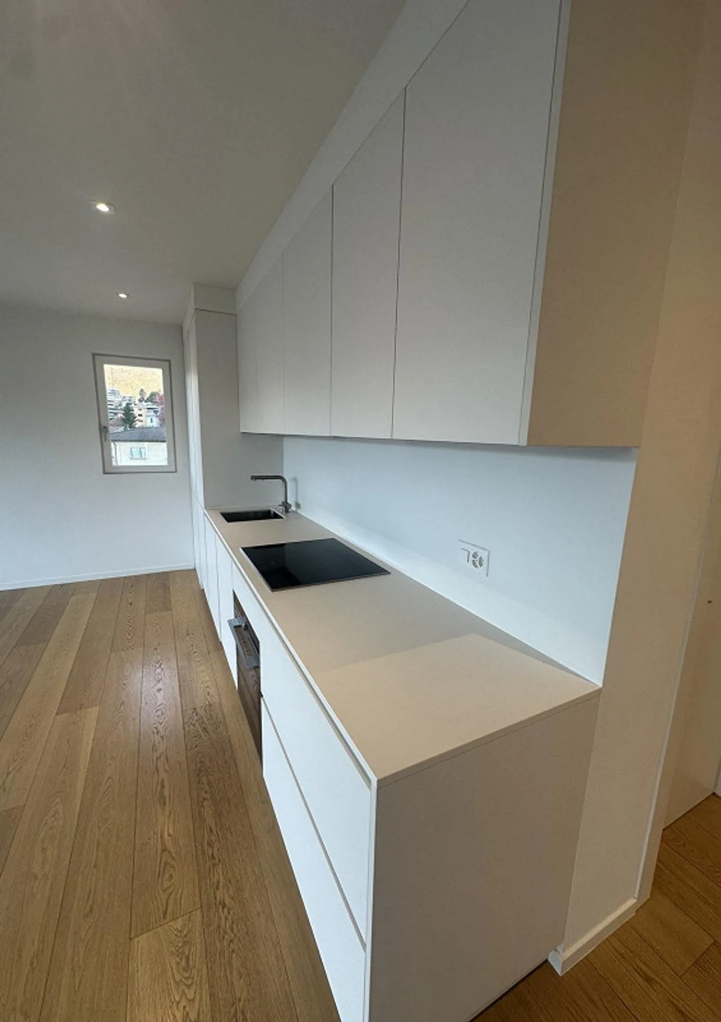 NEUER PREIS - STRATEGISCHE 3,5 ZIMMER IN LUGANO MIT SEEBLICK - ID 23625 - Foto 2 von 11