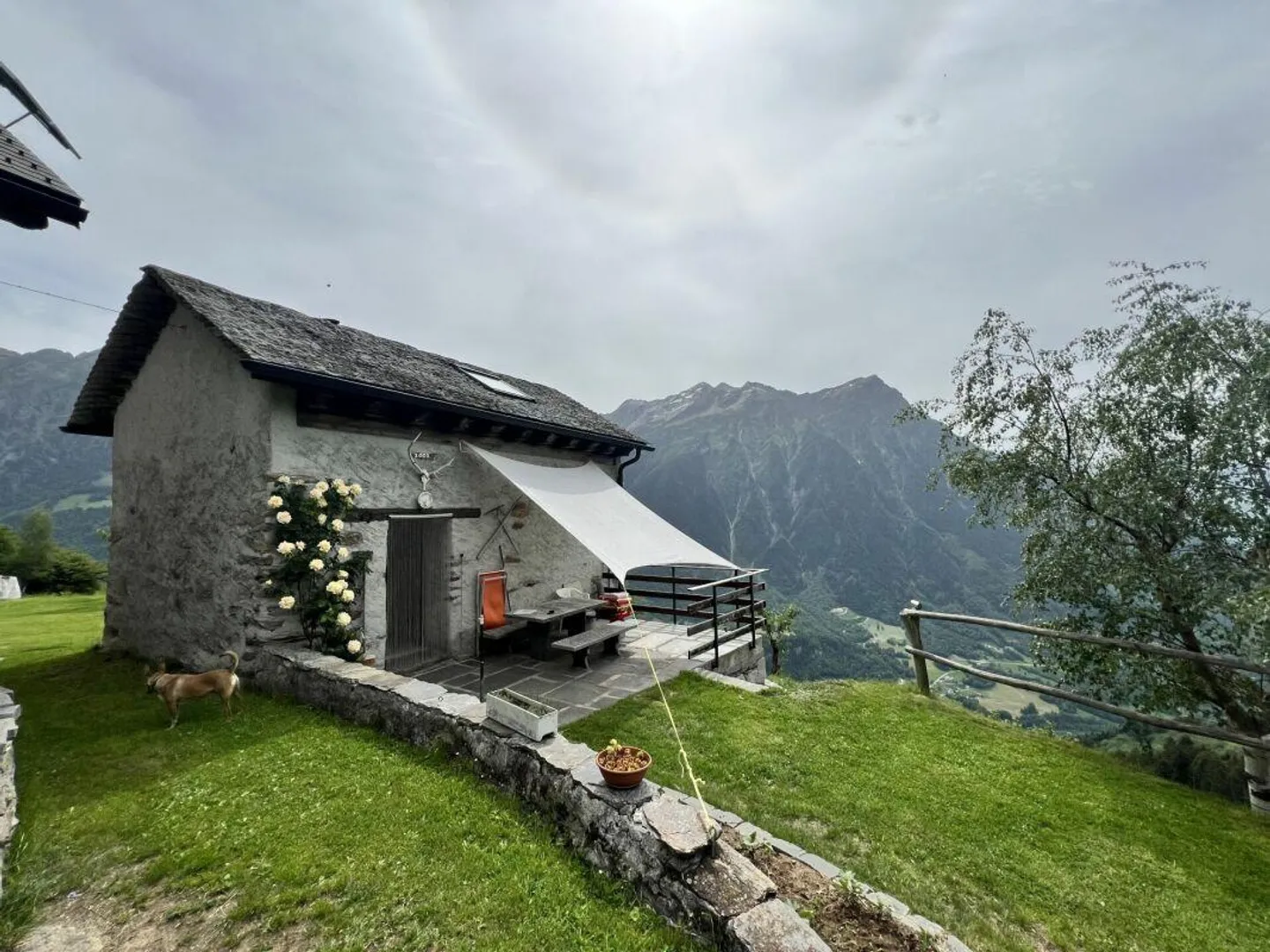 Rustikales Chalet in der Natur - Foto 2 von 18