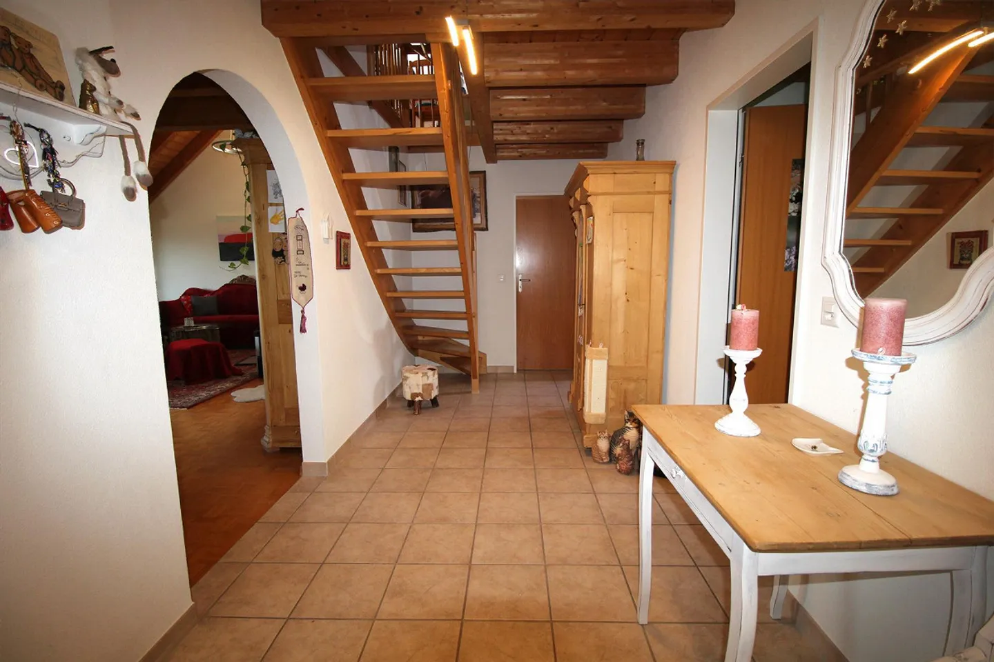 Appartamento duplex 5.5 camere con balcone e bella vista - Foto 4 di 12