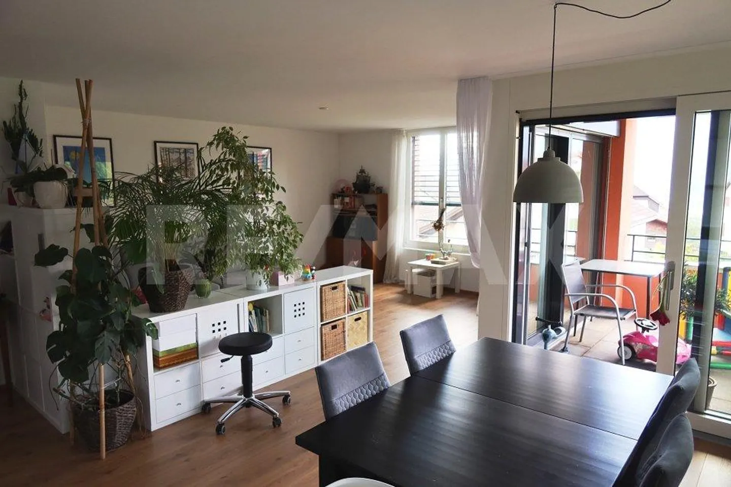 Appartamento moderno di 4,5 locali in posizione attraente a Jenins - Foto 2 di 6