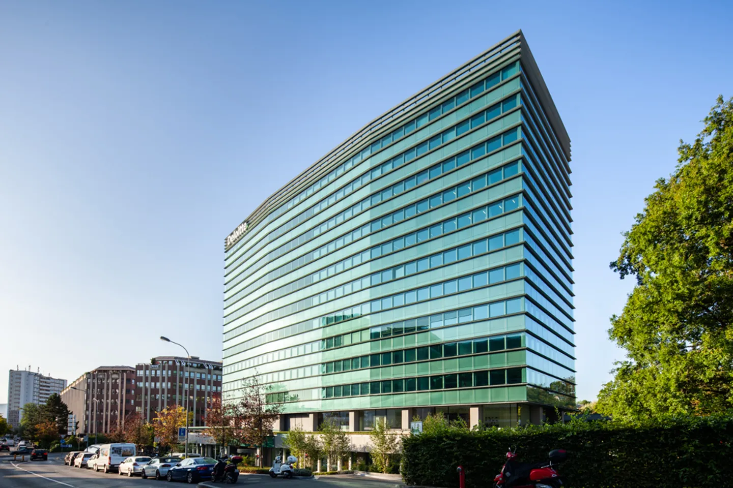 Ein Parkplatz in der Nähe der Nationen - Foto 2 von 2