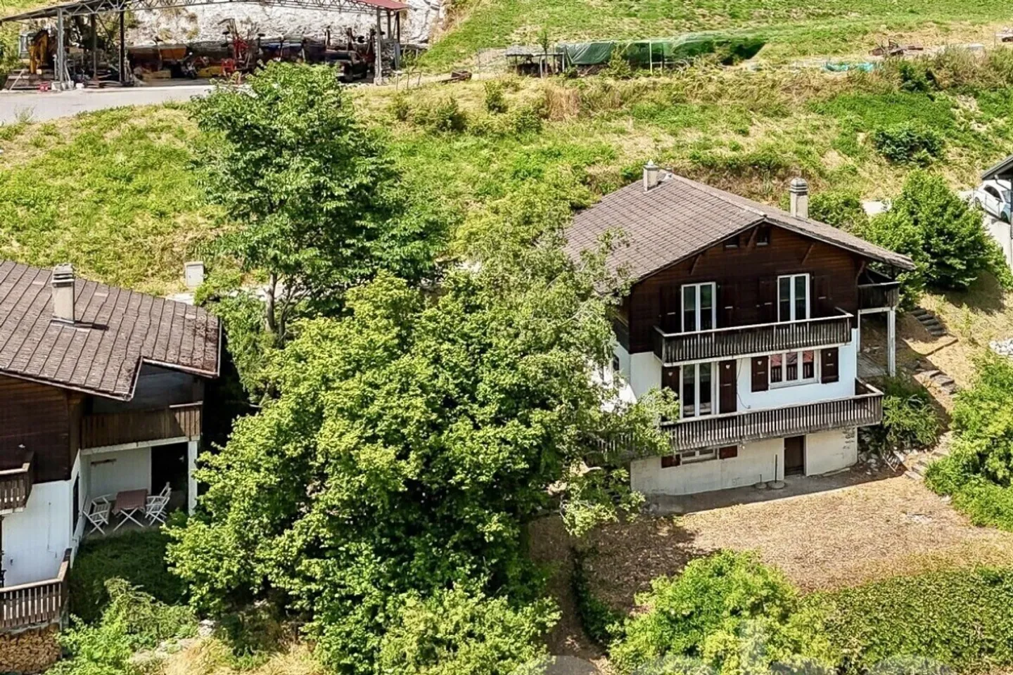 Panoramic View and Authentic Charm: A Chalet for Reinvention - Photo 10 of 13