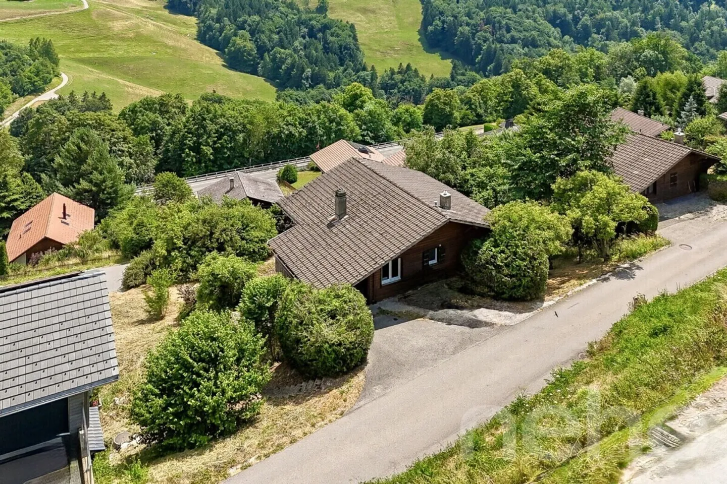 Panoramic View and Authentic Charm: A Chalet for Reinvention - Photo 11 of 13