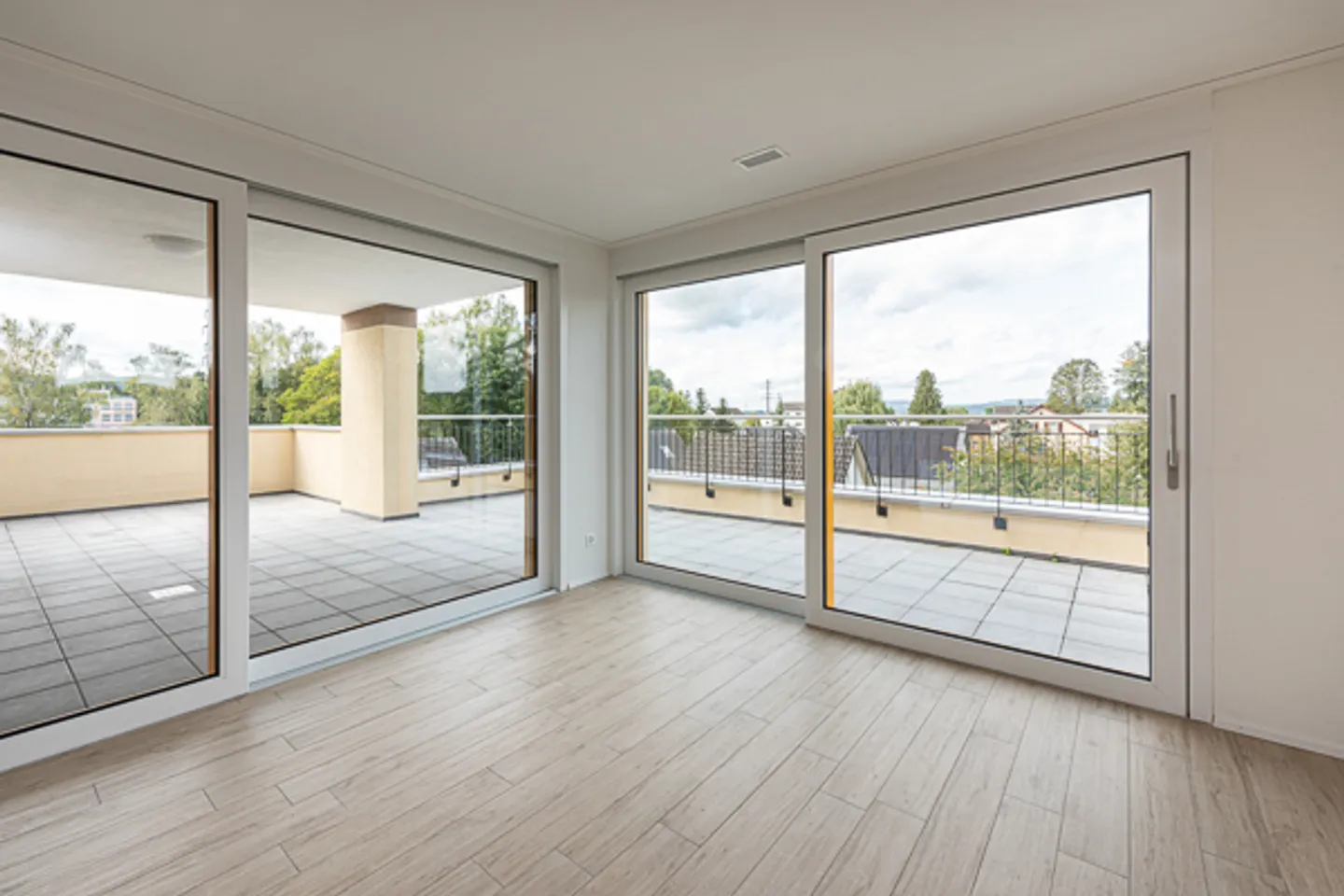 Traumwohnung mit zwei Terrassen und traumhafter Weitsicht! - Foto 3 di 12