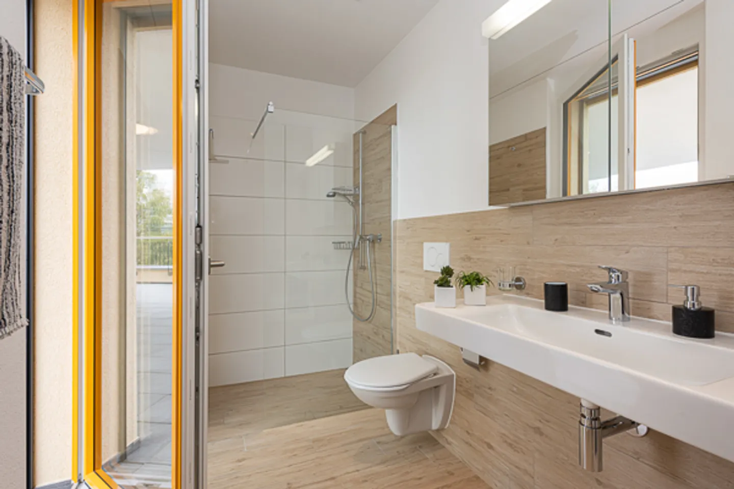 Traumwohnung mit zwei Terrassen und traumhafter Weitsicht! - Foto 6 di 12