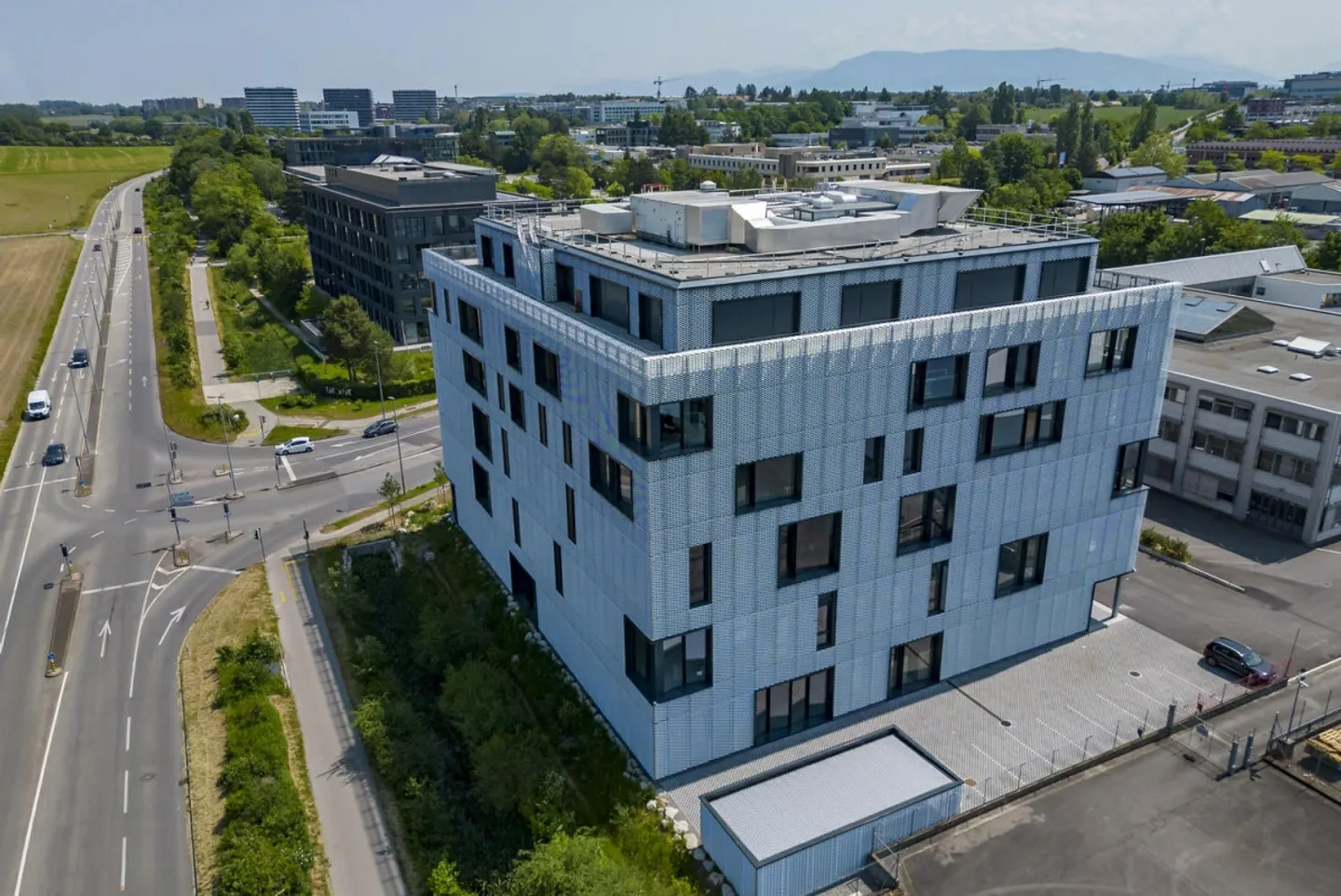 766 m² of activity space in the heart of ZIMEYSA - Photo 2 of 5