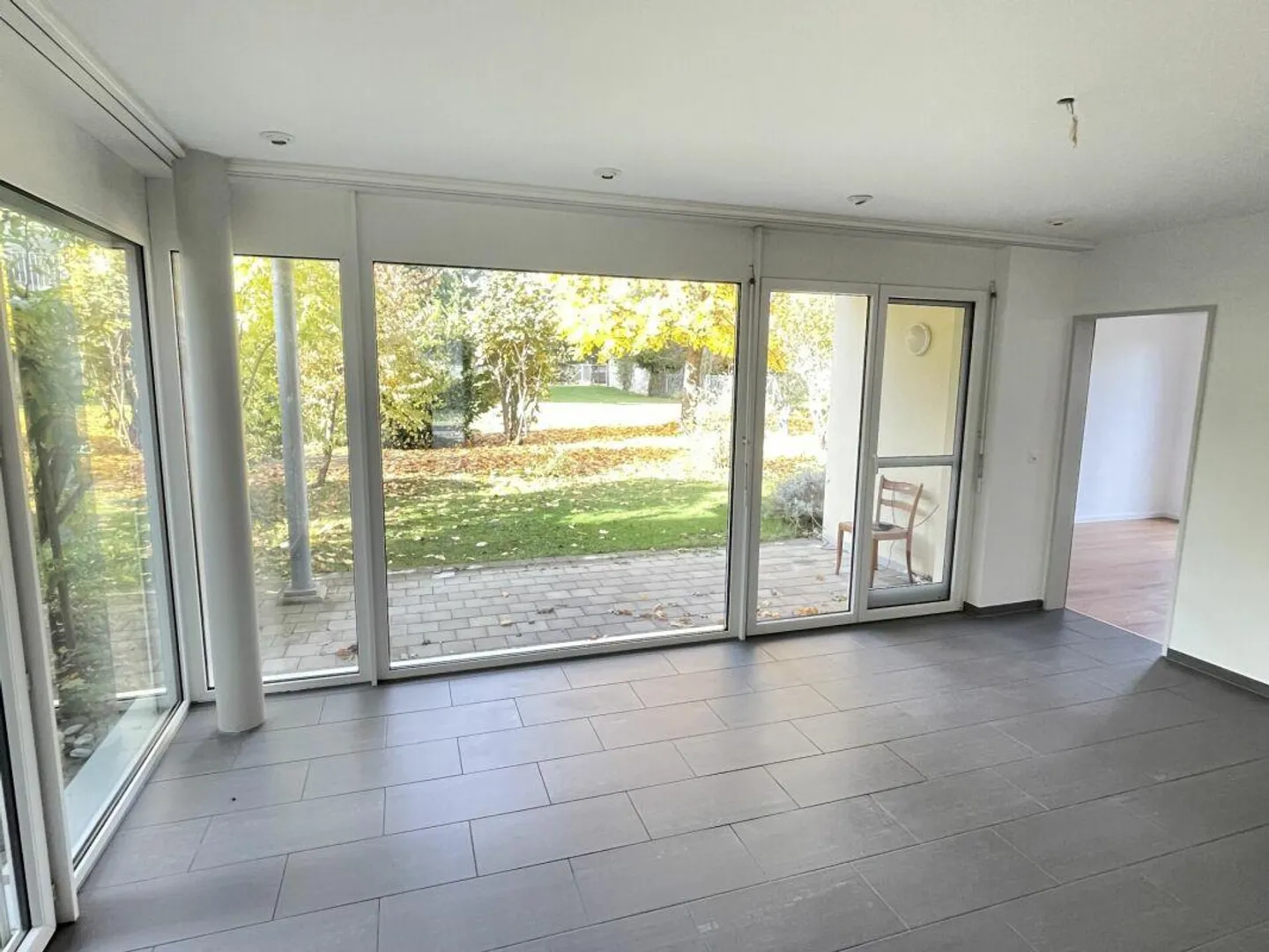 Fabelhafte 5.5 Zimmer Wohnung mit Garten - Foto 4 von 12