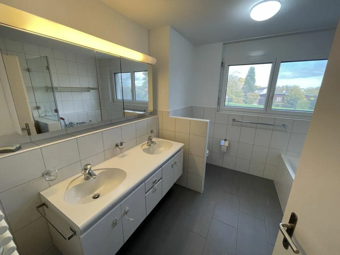 Fabelhafte 5.5 Zimmer Wohnung mit Garten - Foto 6 von 12