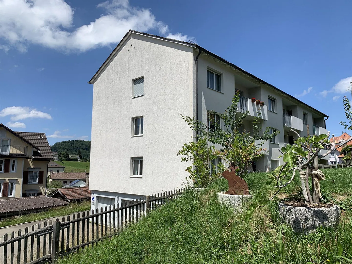 Appartement 3.5 pièces fraîchement rénové avec vue sur la verdure - Photo 1 sur 13