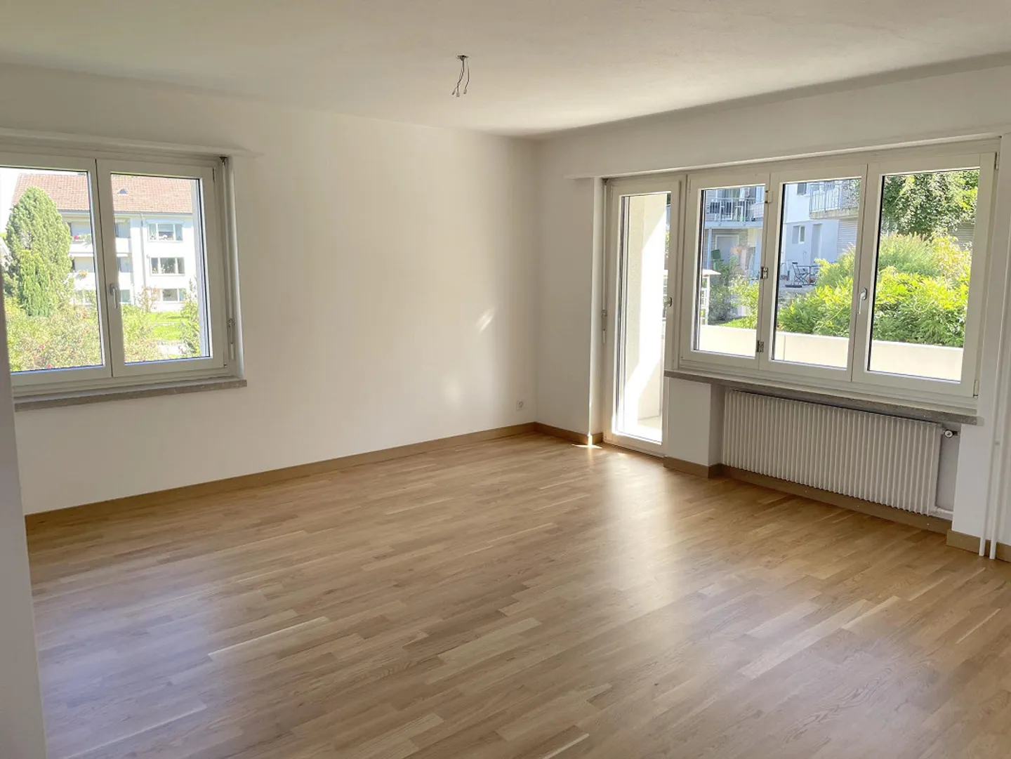 Appartement 3.5 pièces fraîchement rénové avec vue sur la verdure - Photo 2 sur 13