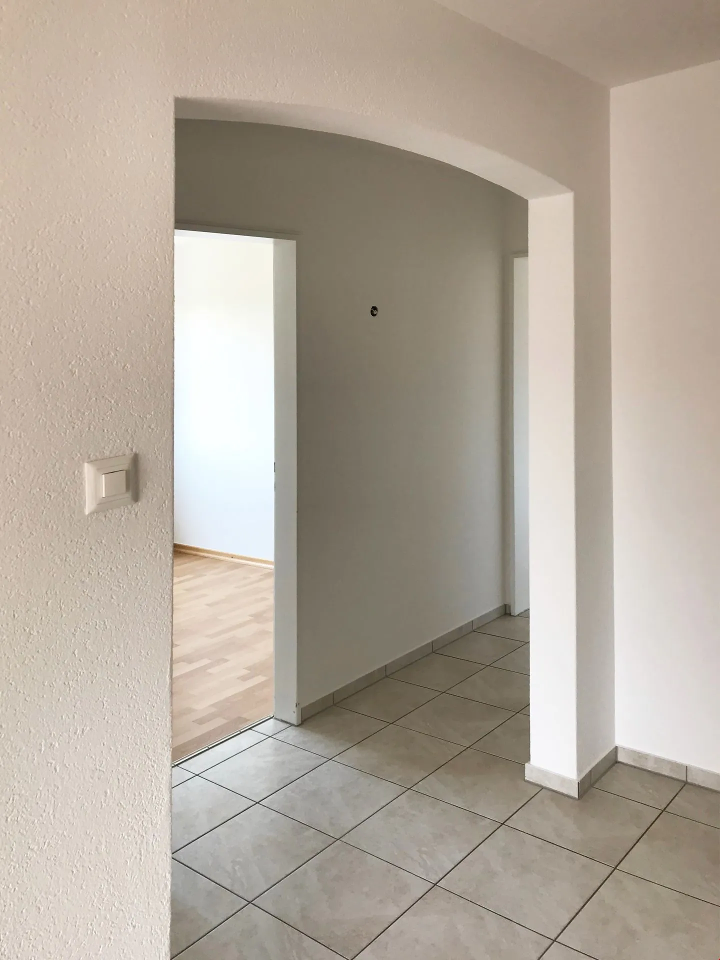 Bellissimo appartamento ristrutturato di 4½ locali al 3° piano con 2 balconi - Foto 10 di 14