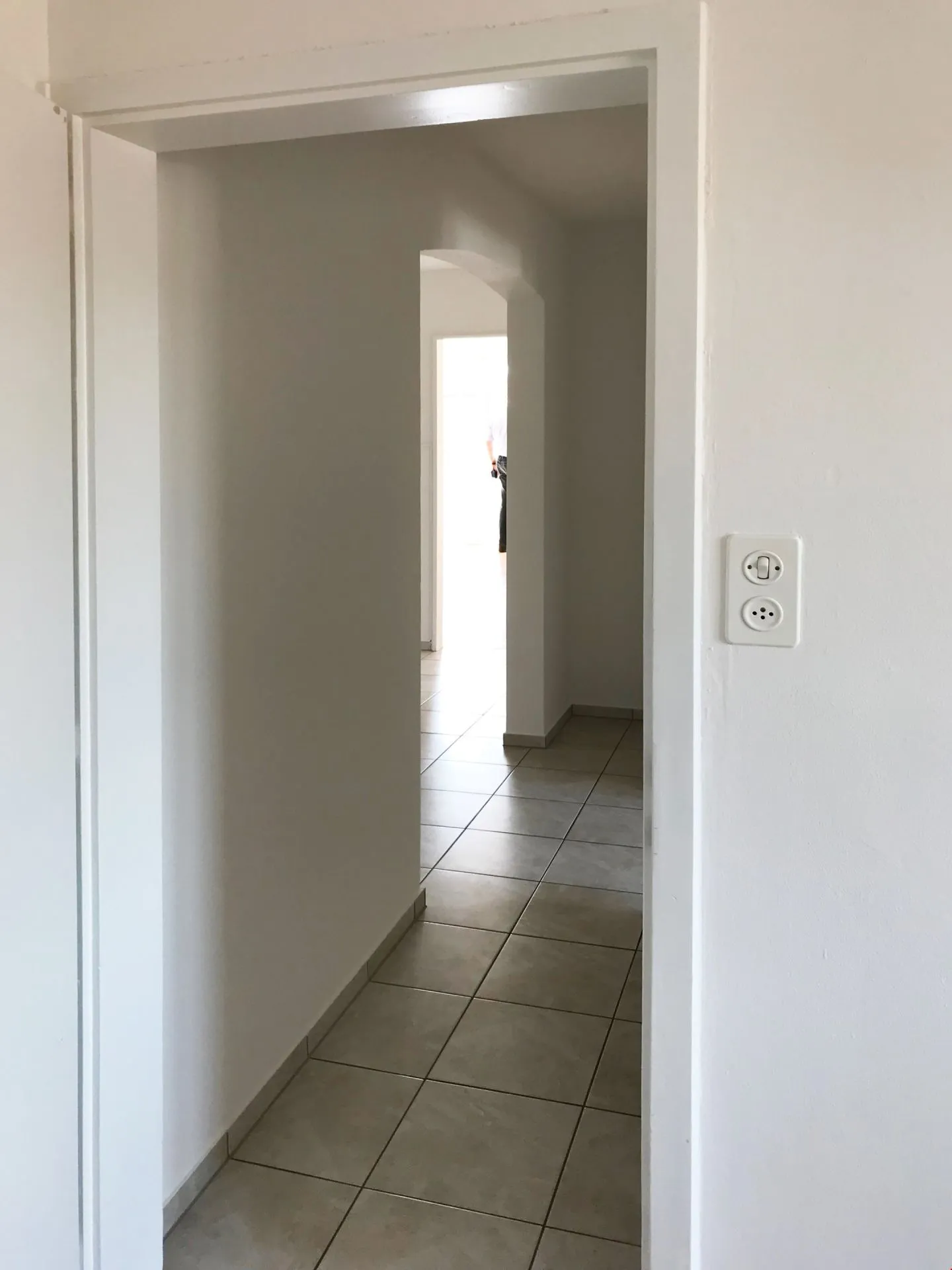 Bellissimo appartamento ristrutturato di 4½ locali al 3° piano con 2 balconi - Foto 11 di 14