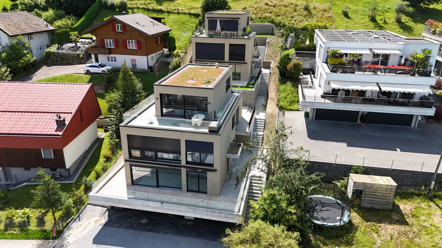 Neubau-Highlight: 3,5-Zimmer-Terrassenwohnung im Zweifamilienhaus - Foto 1 von 11