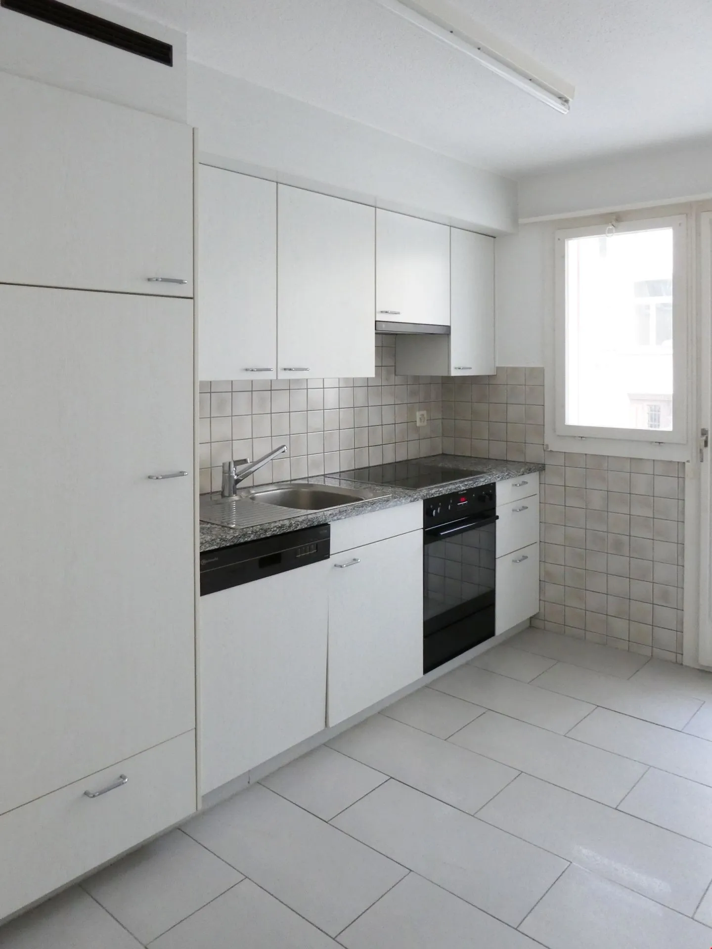 Bellissimo appartamento ristrutturato di 4½ locali al 3° piano con 2 balconi - Foto 2 di 14
