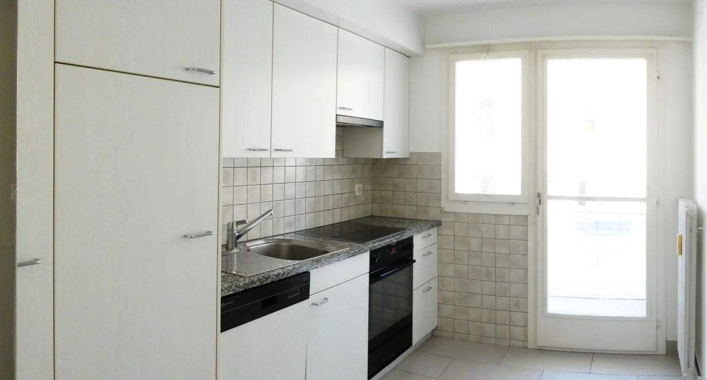 Bellissimo appartamento ristrutturato di 4½ locali al 3° piano con 2 balconi - Foto 3 di 14