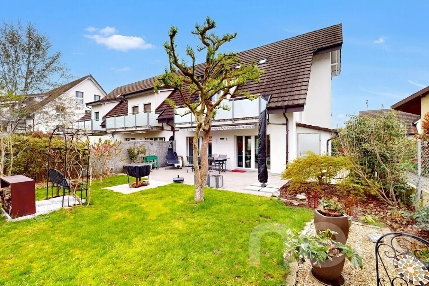 Moderna casa a schiera di 5,5 stanze con giardino ad Aristau - Foto 2 di 13