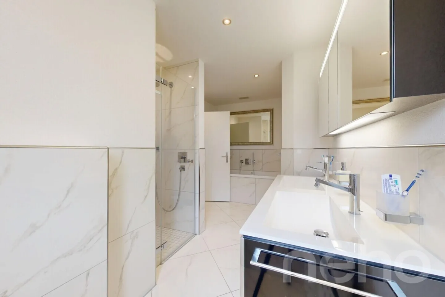 Moderna casa a schiera di 5,5 stanze con giardino ad Aristau - Foto 10 di 13
