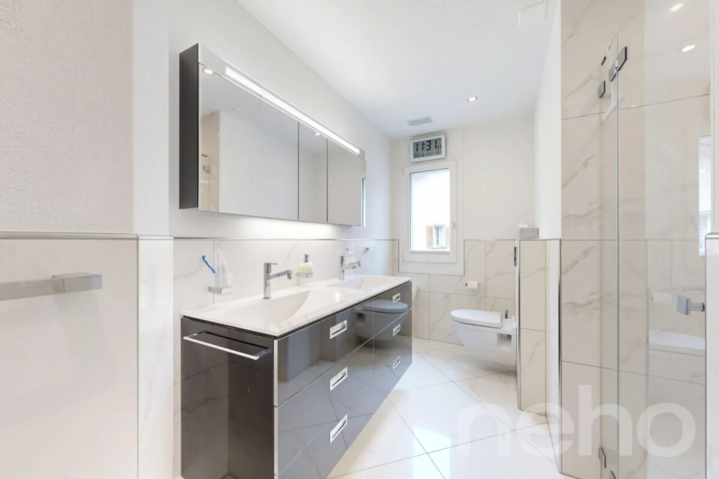 Moderna casa a schiera di 5,5 stanze con giardino ad Aristau - Foto 11 di 13