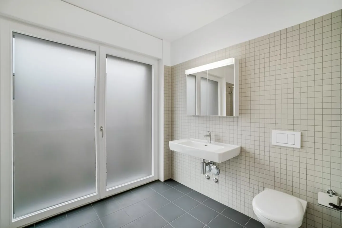 LOUER SANS CAUTION - Vie urbaine dans un emplacement privilégié - Photo 3 sur 11