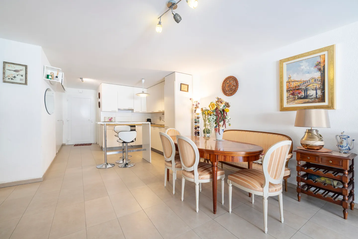 Appartamento con 3.5 stanze nel cuore del villaggio - Foto 5 di 12