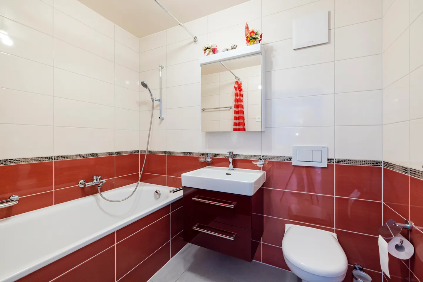 Appartamento con 3.5 stanze nel cuore del villaggio - Foto 9 di 12