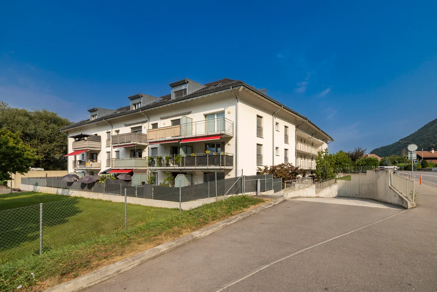 Appartamento con 3.5 stanze nel cuore del villaggio - Foto 3 di 12
